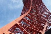 自由度高、畫(huà)面精美的免費(fèi)游戲模仿大受歡迎，最刺激、畫(huà)面逼真的5V5在線戰(zhàn)斗游戲，眾玩家熱捧的完全免費(fèi)游戲