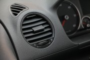 車輛后視鏡如何調(diào)整以獲得最佳視野？調(diào)整后視鏡對駕駛安全有何重要性？