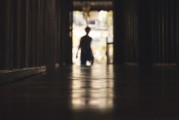 夢魘之影，被壞人抓住的驚魂夜