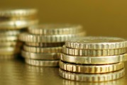 白銀期貨暫停交易的原因是什么？這種原因如何影響投資者的決策？