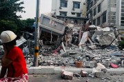 “相當(dāng)于約一千顆原子彈”！強震后的緬甸曼德勒40℃高溫，中國翡翠商人擠在后備廂緊急逃難