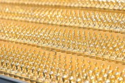 黃金倉息影響現(xiàn)貨黃金貴金屬投資成本的關(guān)鍵因素有哪些？這種影響如何體現(xiàn)在市場表現(xiàn)中？