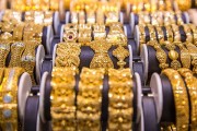 金價(jià)回調(diào)，部分品牌金飾價(jià)格跟跌！上車還是離場(chǎng)？
