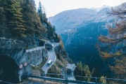 夢中的山路行，夢行山路，追尋心靈之旅