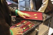 老鋪黃金又漲價了！這次是耳釘?shù)鹊蛢r產(chǎn)品，2個月前剛漲過