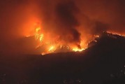 上萬座建筑被燒，經(jīng)濟(jì)損失超萬億！美國加州山火持續(xù)肆虐，拜登發(fā)聲，小特朗普炮轟