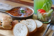 餡餅免費(fèi)游戲——一款讓美食愛好者狂歡的游戲，美食盛宴，免費(fèi)版餡餅游戲讓玩家在虛擬世界中暢享美食樂趣