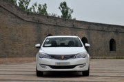 如何評價榮威款車？該車在性能和配置上表現(xiàn)如何？