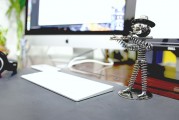 在互聯(lián)網(wǎng)技術(shù)日益普及的今天，網(wǎng)站的安全性已經(jīng)成為了互聯(lián)網(wǎng)用戶的普遍關(guān)注焦點。其中，防ddos攻擊是一個重要的防御措施。DDoS攻擊是指通過大量請求或連接對目標服務(wù)器造成過高負載，從而導(dǎo)致系統(tǒng)崩潰。本文將詳細探討網(wǎng)站如何選擇和安裝防ddos插件，以及如何設(shè)置防ddos保護。，關(guān)于防ddos攻擊，如何選擇、安裝和配置防ddos插件與防護