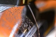如何去除汽車玻璃油膜？這種清潔方法對視線清晰度有何影響？
