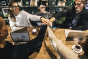 新版微信注冊(cè)指南，輕松上手，開啟社交新篇章，微信新用戶注冊(cè)攻略，一鍵上手，暢享社交新時(shí)代