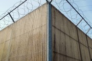 如何正確貼裝玻璃反光膜以提升行車安全？貼裝過程中應(yīng)注意哪些關(guān)鍵步驟？