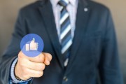 如何在Facebook上創(chuàng)建一個強(qiáng)大的個人品牌并成功推廣你的產(chǎn)品和服務(wù)？，五個步驟教你如何打造成功的個人品牌并在Facebook上推廣產(chǎn)品和服務(wù)