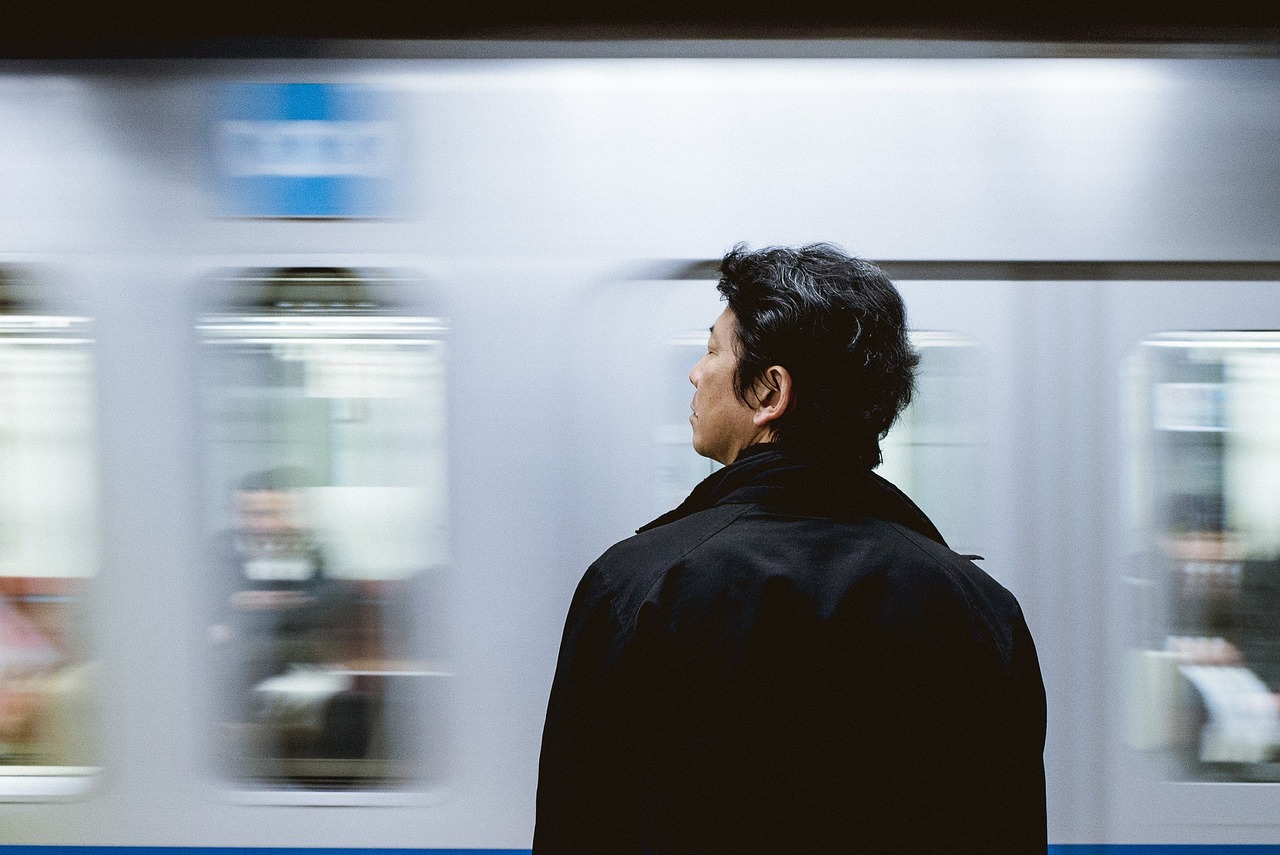 夢中的時間緊迫，趕火車的焦慮與挑戰(zhàn)