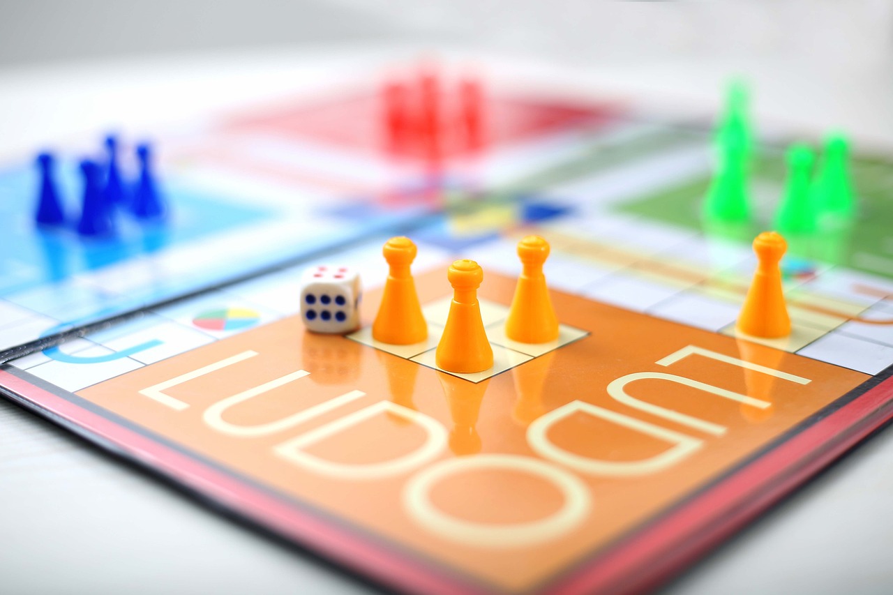 一款無限制的免費跳棋游戲，給你帶來無限的樂趣