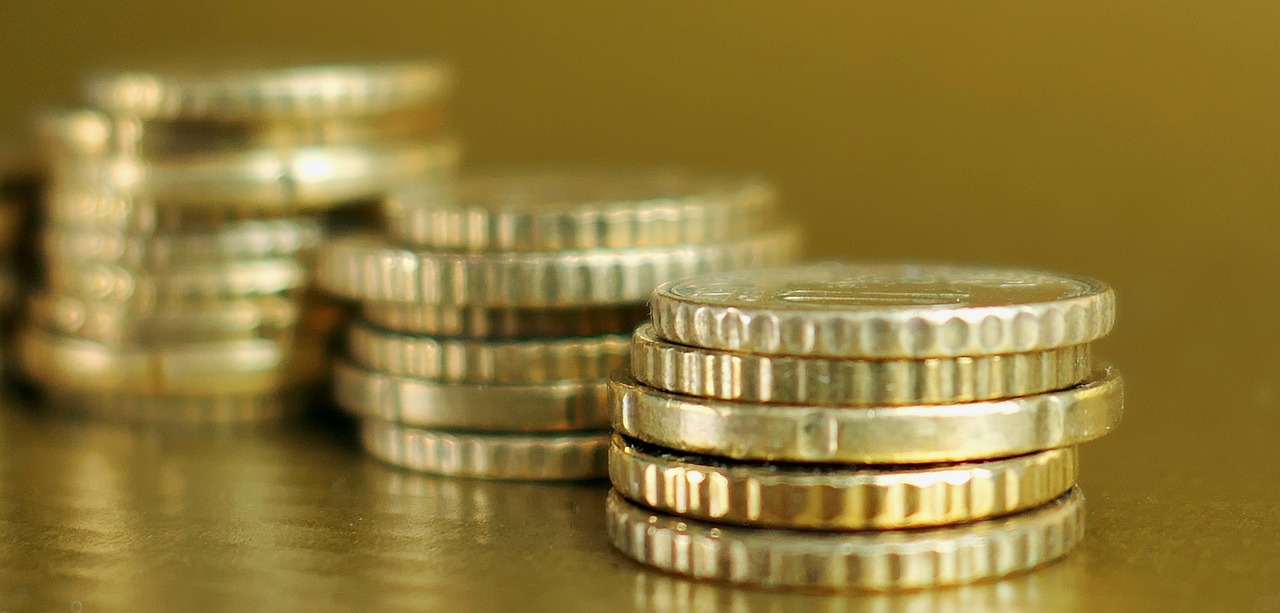 白銀期貨暫停交易的原因是什么？這種原因如何影響投資者的決策？