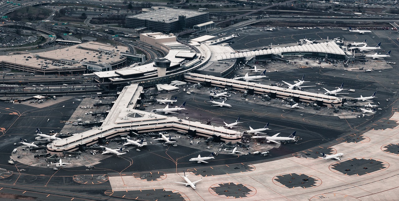 航空股集體反彈 中國(guó)國(guó)航、南方航空雙雙漲近6%