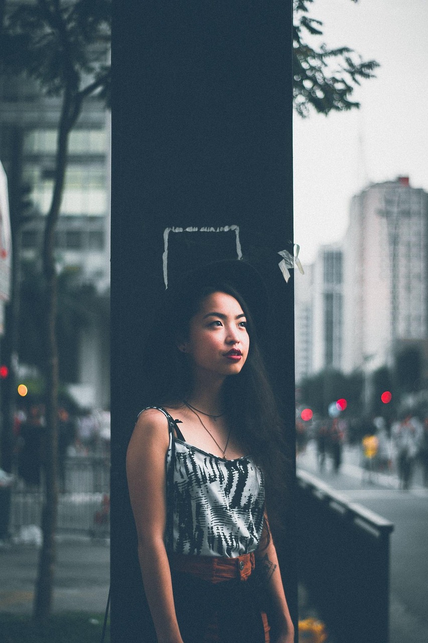 2023年度女性時尚網(wǎng)站排名解析，潮流風(fēng)向標(biāo)下的美麗盛宴