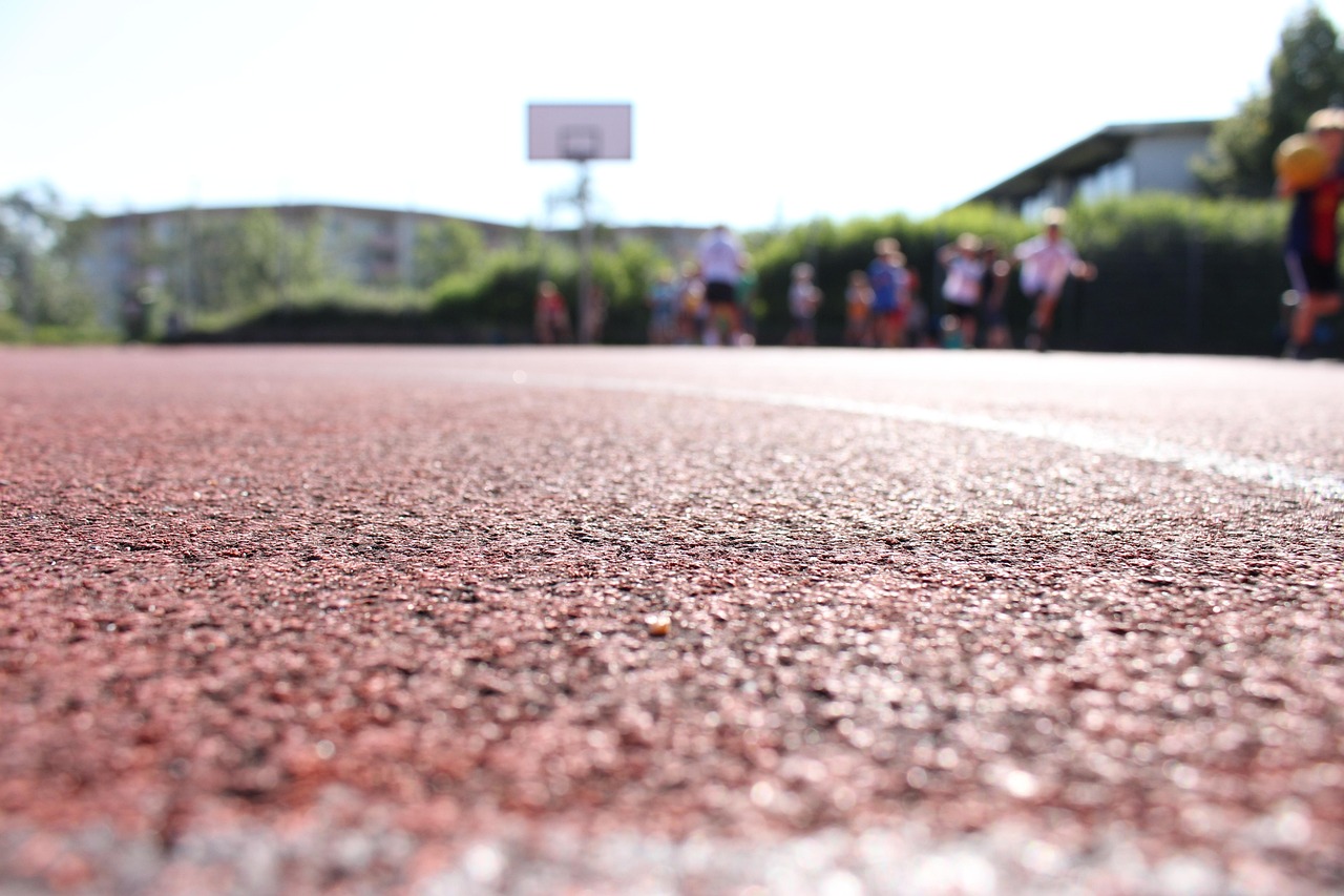 在人生的旅途中，我們常常會經(jīng)歷各種各樣的夢境，其中有些夢境會讓我們感到迷茫、焦慮，甚至有些夢境會讓我們在醒來后仍久久不能忘懷。今天，我要講述的就是這樣一個夢—夢到在等人