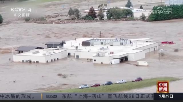 至少90人死亡，仍有240萬用戶斷電，美國損失預(yù)計上千億美元！“就像被炸彈炸過”