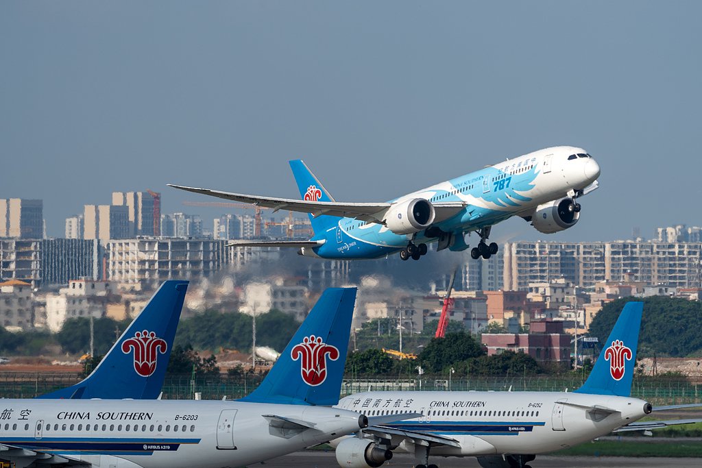 南航一波音787飛機(jī)疑似發(fā)生擦尾事故，知情人士：維修難度很大，可能會被拆解