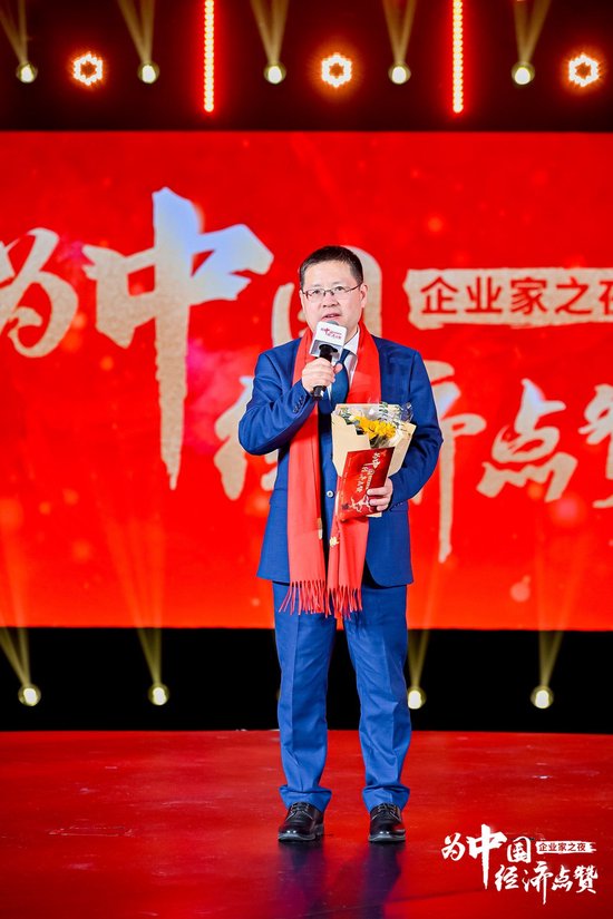 秦朔：沒有比腳更長的路，也沒有比攀登者更高的山