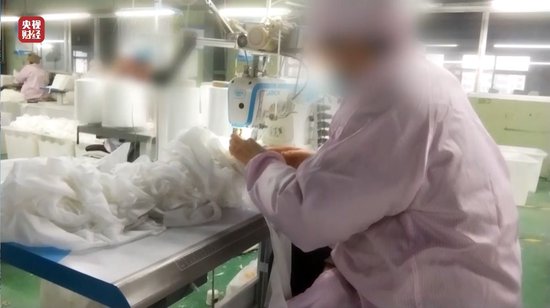 視頻丨一次性內(nèi)褲“爆雷”，徒手制作不滅菌