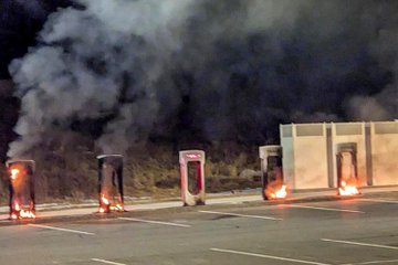 特斯拉在美頻遭縱火、打砸、槍擊！美司法部長：無異于恐怖主義
