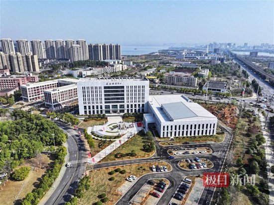 1000萬美元！知名校友穩(wěn)健醫(yī)療董事長李建全捐贈(zèng)的這棟樓落成投用