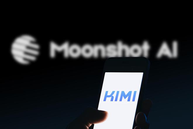 月之暗面重返基模戰(zhàn)場：發(fā)布首個開源萬億模型，押注“模型即Agent”
